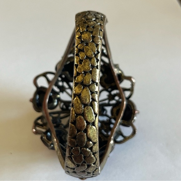 Elegant Women's Floral cuff Bracelet with Amber Accents - Picture 5 of 11